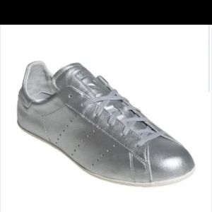 Adidas Originals Stan Smith Lo Pro sneakers in the Silver Metallic / Grey 7W